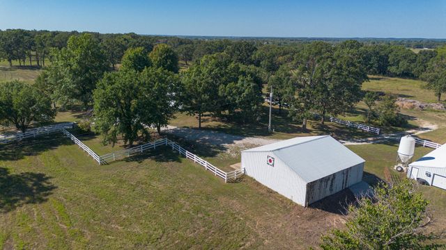 4347 S 90th Road, Bolivar, MO 65613