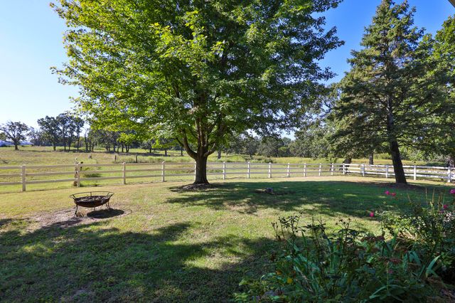 4347 S 90th Road, Bolivar, MO 65613