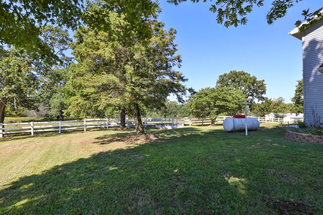 4347 S 90th Road, Bolivar, MO 65613