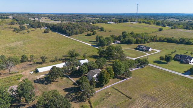 4347 S 90th Road, Bolivar, MO 65613