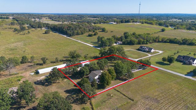 4347 S 90th Road, Bolivar, MO 65613