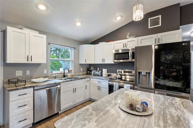 39403 LINCOLN AVENUE, Zephyrhills, FL 33542