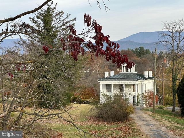 140 S COURT STREET, Luray, VA 22835