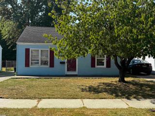 19380 Roscommon Street, Harper Woods, MI 48225