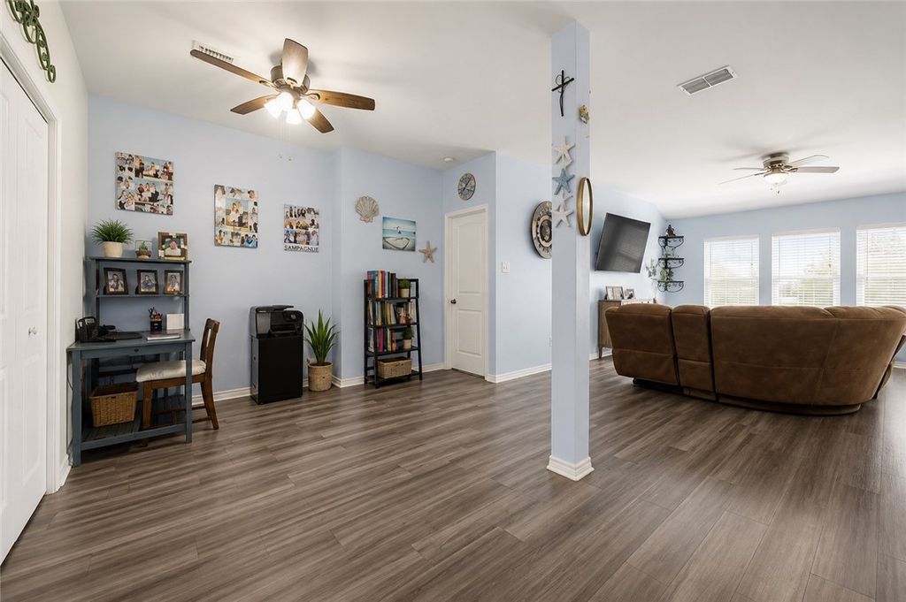 2011 Cottonwood Dr, Portland, TX 78374 — photo 5