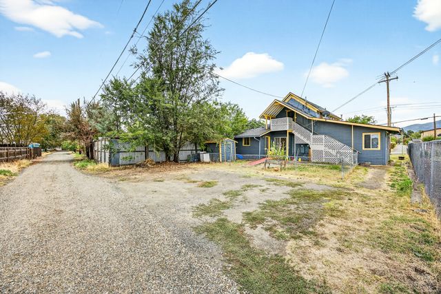 838 Dakota Avenue, Medford, OR 97501