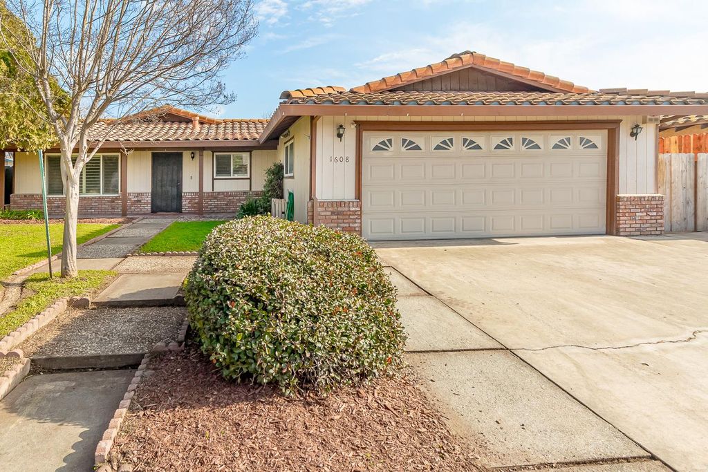 1608 Dulwich Dr, Modesto, CA 95358