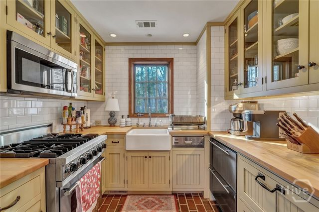 469 Dublin Drive, Richmond Hill, GA 31324