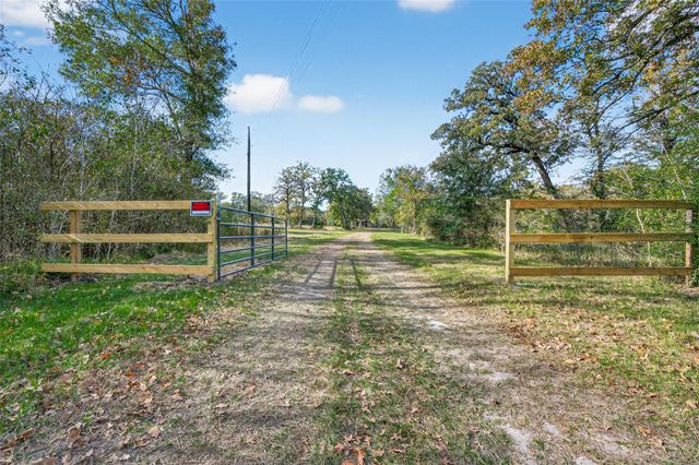 27071 Bedias Drive, Bedias, TX 77831