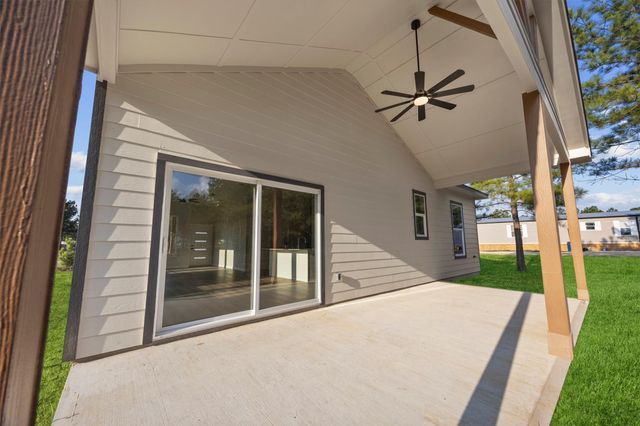 56 Road 5604, Cleveland, TX 77327