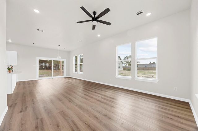 56 Road 5604, Cleveland, TX 77327