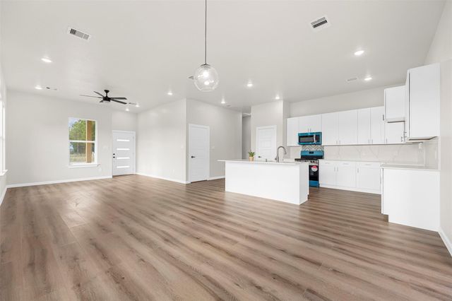 56 Road 5604, Cleveland, TX 77327