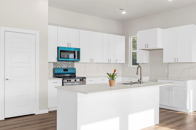 56 Road 5604, Cleveland, TX 77327