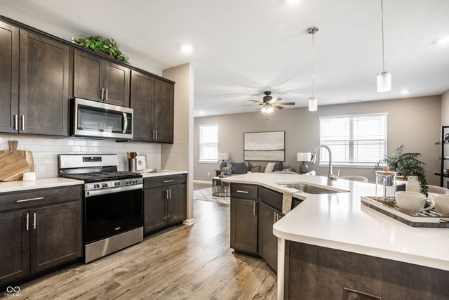 4866 W Jamestown Trace, New Palestine, IN 46163