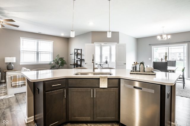 4866 W Jamestown Trace, New Palestine, IN 46163