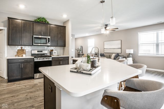 4866 W Jamestown Trace, New Palestine, IN 46163