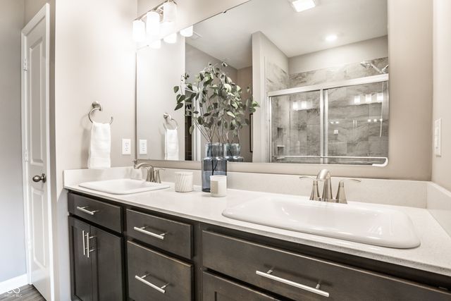 4866 W Jamestown Trace, New Palestine, IN 46163