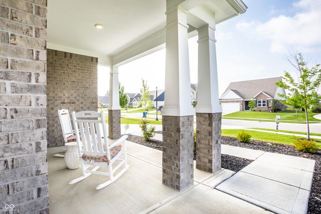 4866 W Jamestown Trace, New Palestine, IN 46163