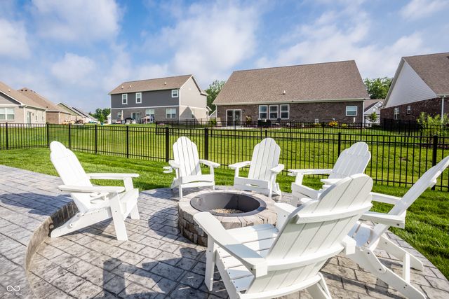 4866 W Jamestown Trace, New Palestine, IN 46163