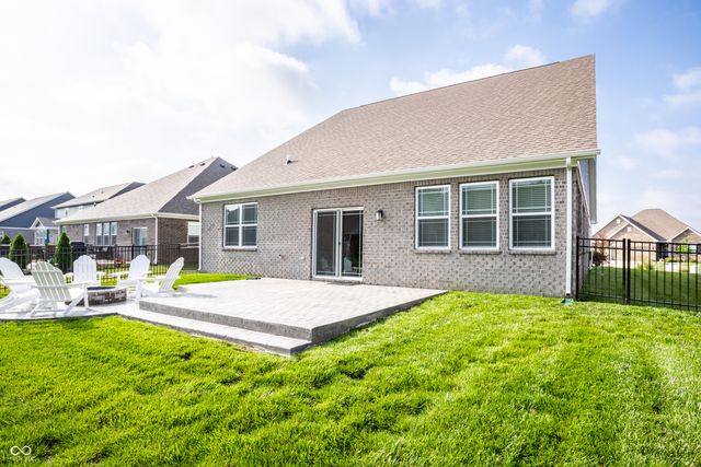 4866 W Jamestown Trace, New Palestine, IN 46163