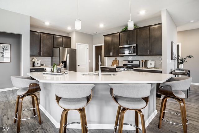 4866 W Jamestown Trace, New Palestine, IN 46163