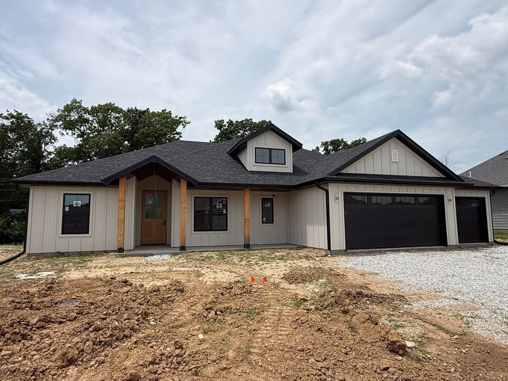 1625 N CORBET DR, Columbia, MO 65202
