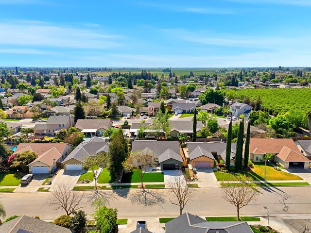 1370 Meadow Avenue, Exeter, CA 93221