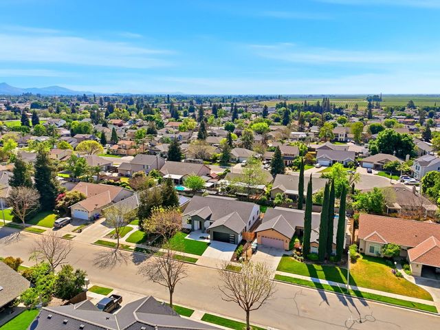 1370 Meadow Avenue, Exeter, CA 93221