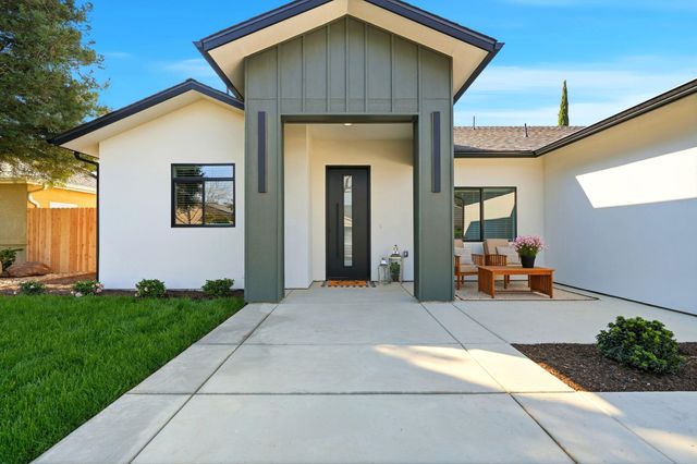 1370 Meadow Avenue, Exeter, CA 93221