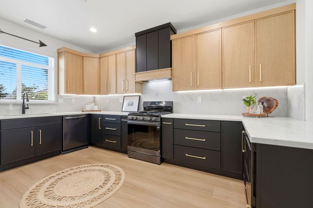 1370 Meadow Avenue, Exeter, CA 93221