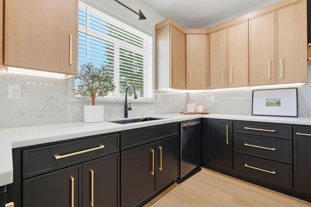 1370 Meadow Avenue, Exeter, CA 93221