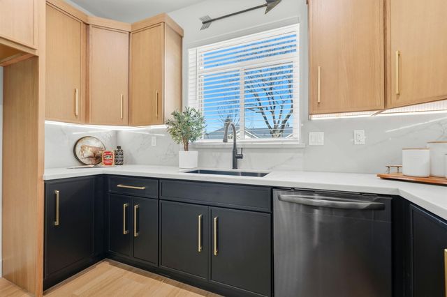 1370 Meadow Avenue, Exeter, CA 93221