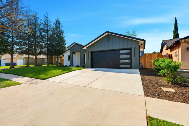 1370 Meadow Avenue, Exeter, CA 93221