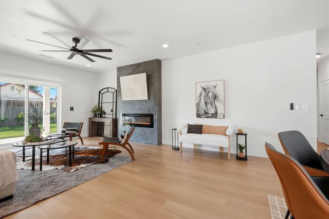 1370 Meadow Avenue, Exeter, CA 93221