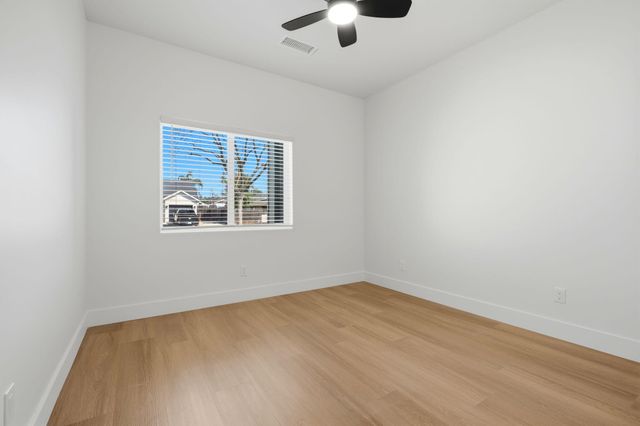 1370 Meadow Avenue, Exeter, CA 93221