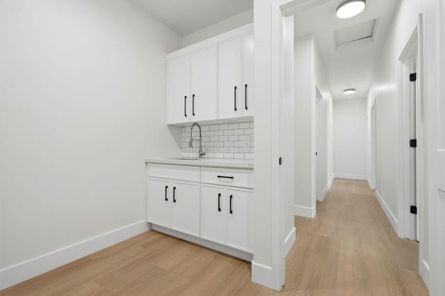 1370 Meadow Avenue, Exeter, CA 93221