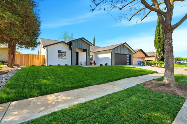 1370 Meadow Avenue, Exeter, CA 93221