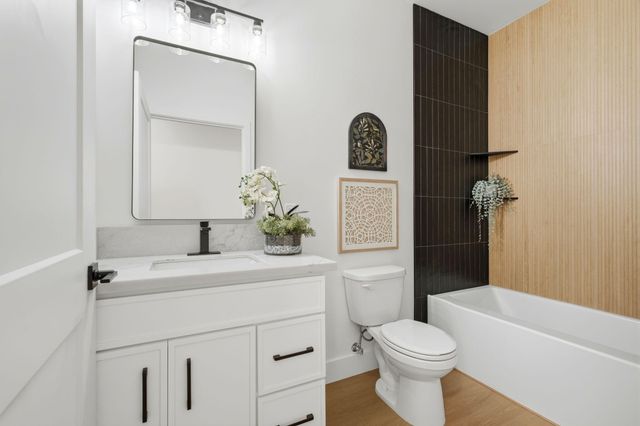 1370 Meadow Avenue, Exeter, CA 93221