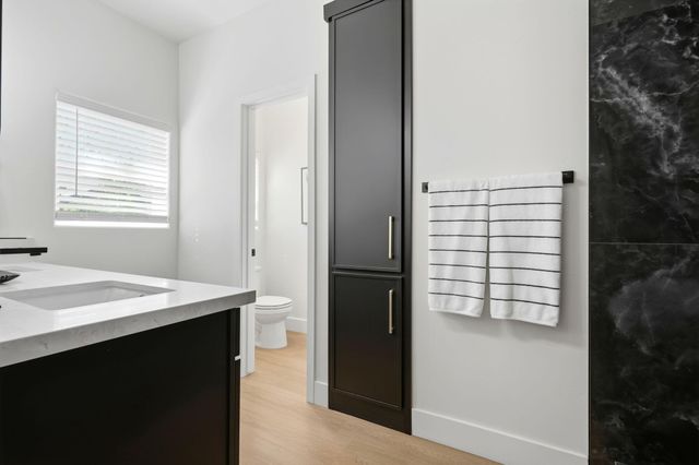 1370 Meadow Avenue, Exeter, CA 93221