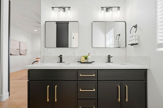 1370 Meadow Avenue, Exeter, CA 93221