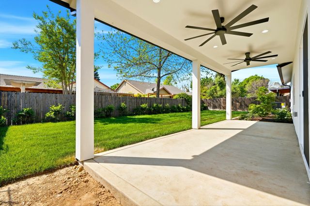 1370 Meadow Avenue, Exeter, CA 93221