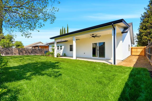 1370 Meadow Avenue, Exeter, CA 93221