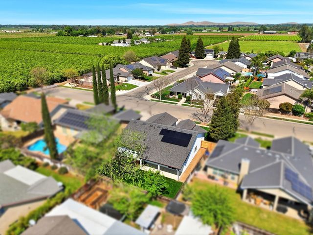 1370 Meadow Avenue, Exeter, CA 93221