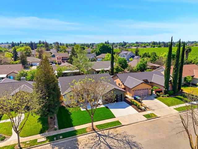 1370 Meadow Avenue, Exeter, CA 93221