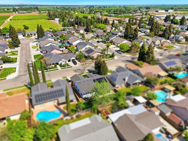 1370 Meadow Avenue, Exeter, CA 93221