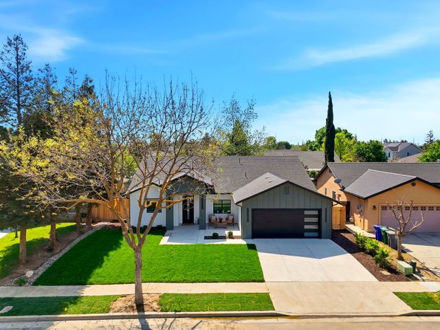 1370 Meadow Avenue, Exeter, CA 93221