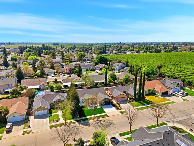 1370 Meadow Avenue, Exeter, CA 93221