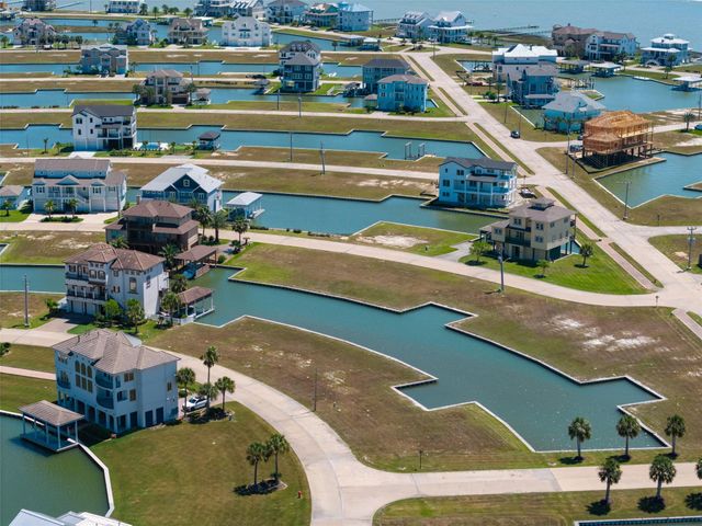 2 Loggerhead, Hitchcock, TX 77563