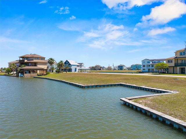 2 Loggerhead, Hitchcock, TX 77563