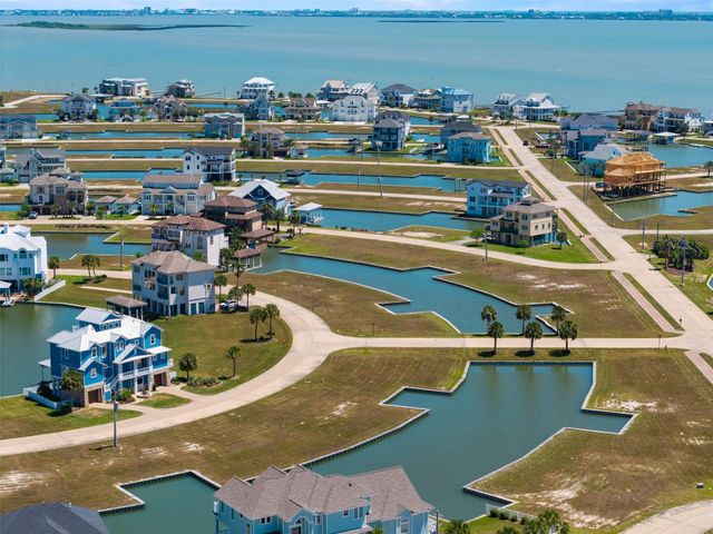 2 Loggerhead, Hitchcock, TX 77563